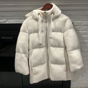 Herno off white puffer coat furry gold hardware size 44 with hood